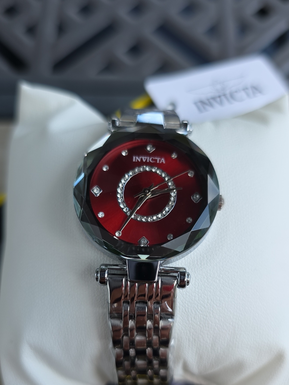 536.  Invicta Celestial 70404 women's quartz wristwatch Silver/red
